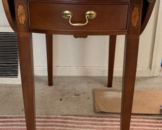 Antique Hammary Inlaid Pembroke End Table in gorgeous excellent condition. Measures 35" wide with both leaves open, or 19" wide with both leaves dropped. 27" tall and 27" tall. 