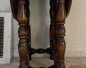 Antique turned gateleg table in excellent condition, such a cool piece! Measures 38" wide with both leaves open and only 11" wide with both leaves down. 29" deep and 30" tall