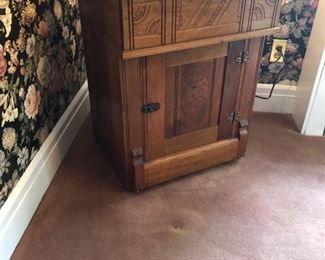 Antique 1820’s walnut commode table