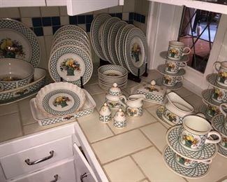 Villeroy and Boch everyday  china with serving pieces