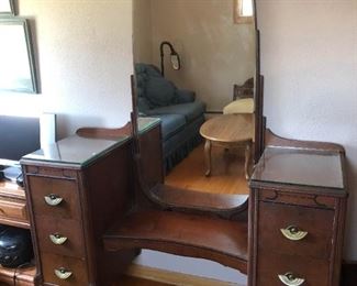 Dressing table