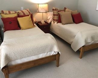 Twin beds (no headboard), pillows included. Excellent condition. $400 both, $250 each, delivery and shipping available pls enquire.