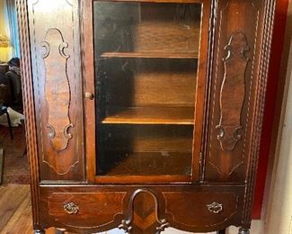 Antique "Low Boy Hutch"
** Great Condition**