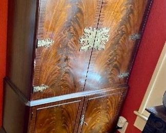 Vintage Cocktail Drinks Bar Cabinet
1 of 5