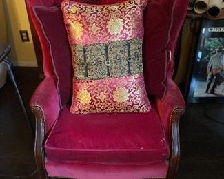 Pillows ONLY still available.
The two dark maroon ones are Ralph Lauren and large middle one also has two matching smaller ones