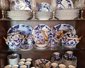RARE!!
England Style by Staffordshire
*Replacements Unlimited lists this china as "status unknown"
🎯 We have 12 place settings