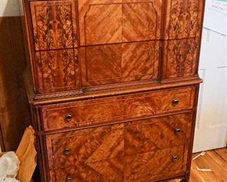 Deco dresser matches bed