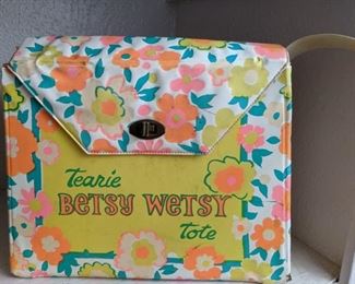 Betsy Wetsy Tote with Clothes