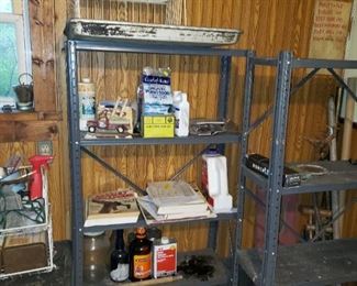 Variety of garage & gun loading items
