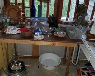 Variety of misc pots and kitchen