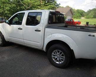 2017 Nissan Frontier 4x4 , loaded only 20900 miles like new
