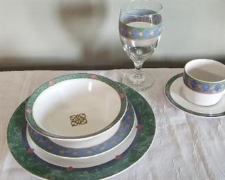 Pfaltzgraff Amalfi Classic 5 pc place setting service for 8 and Ice Teas