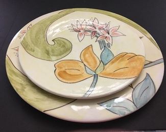 Pier1 Earthenware Siena Floral Salad/Dinner Plate        S-41