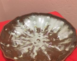 Vintage Frankoma #203 Prairie Green Knobby Cactus. Collectible from family estate. 9.5” in pristine condition. The brown is the color of milk chocolate and the green is a mint green. 9” x 2”. Great decorative piece!! Been in storage over 20 years.
        