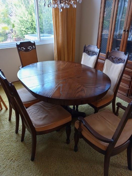 Dining room table, 6 chairs, 2 leaves.