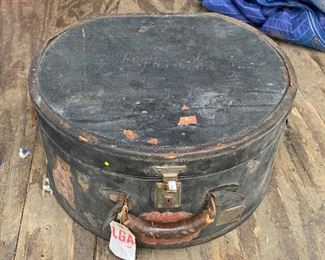 https://www.ebay.com/itm/114855416139 WRY5052 Vintage Round Overnight Luggage UShip or Local Pickup Buy-It-Now $19.99