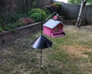Bird feeder