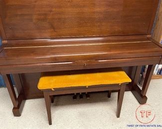YAMAHA U1R Walnut Upright Piano - Excellent Condition