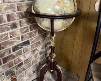 FRANKLIN MINT The Royal Geographical Society World Globe on Wood Stand
