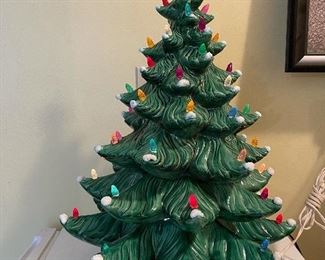 Vintage ATLANTIC MOLD Ceramic Christmas Tree