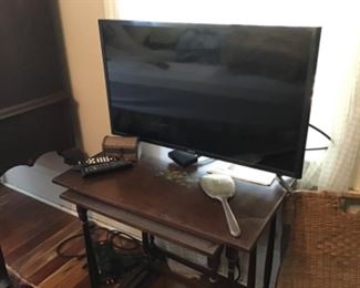 Flat screen TV, stacking Tables