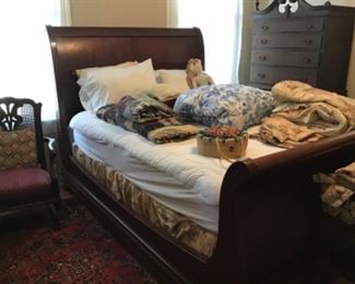 Sleigh bed 