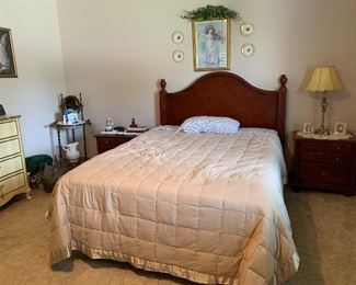 Queen bed, matching night stand and dresser with mirror