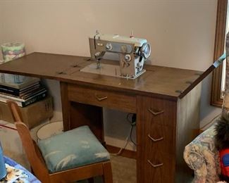 Vintage Riccar sewing machine in Cabinet 