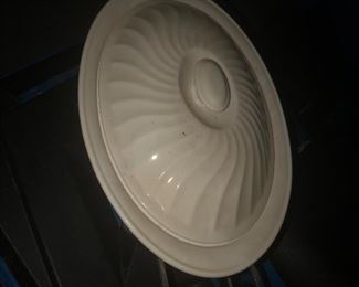 Ceramic platter with lid