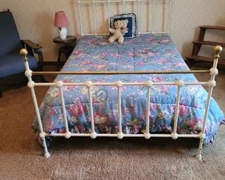 VINTAGE FULL SIZE IRON BED
