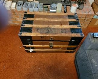 FLAT TOP TRUNK WITH TRAY