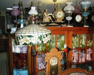 Lots of nice lamps and clocks