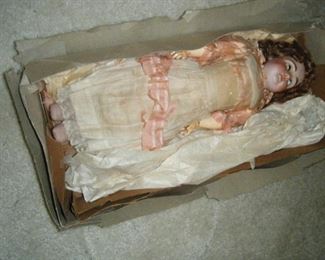 Date n the box she came in is Merry Christmas 1900.Looks to be OK but her dress is in shreds 
