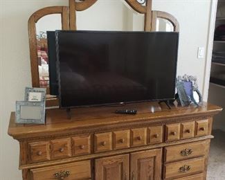 Dresser & TV