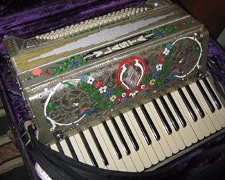Will take sealed offers throughout the sale for all 6 accordions - best offers will be contacted Sunday at noon