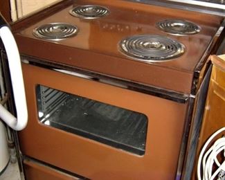 Vintage electric stove in the basement - great condition!