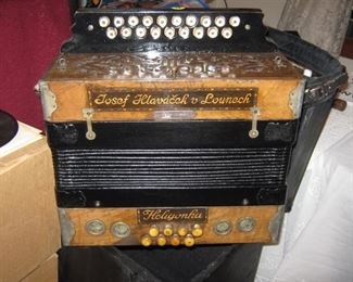 Antique accordion just found in attic! 