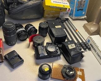 Many camera accessories 