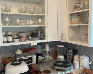 Many kitchen items 