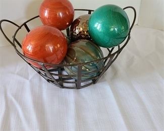 Wire basket with glass and plastic balls