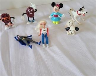 Seven plastic pieces Disney, Raisins, Barbie Batwoman