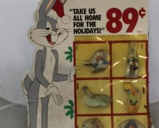 481 - Looney Tunes PVC figures store display
