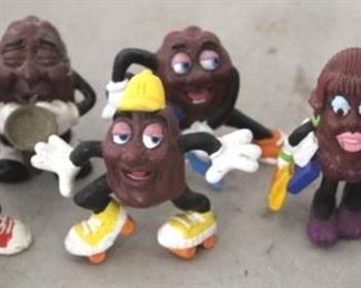 717 - 7 California Raisins figures
