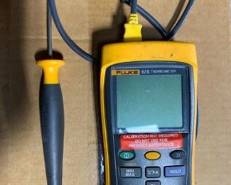Fluke Thermometer with Probe