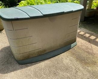 Rubbermaid Storage Trunk