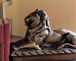 One lion bookend/statue