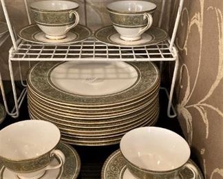 5-piece place settings for 12 - "English Renaissance" by Royal Doulton