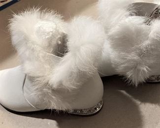 Fur-trimmed boots