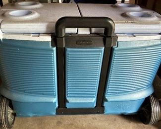 Rubbermaid chest on wheels