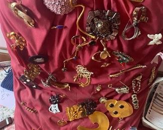 All vintage pins & brooches. Some gold